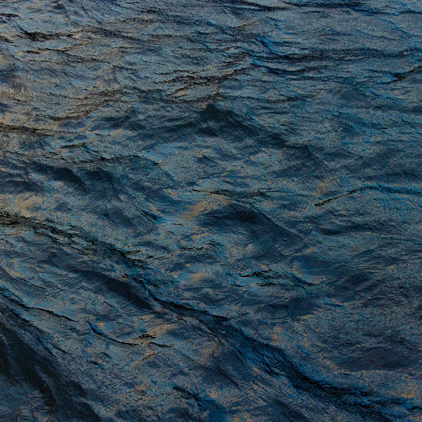 加計呂麻島 夕陽に輝く荒波 (Kakeroma Island, Japan)